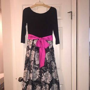 Eliza J size 4 dress.. fitted knit top with a full skirt.